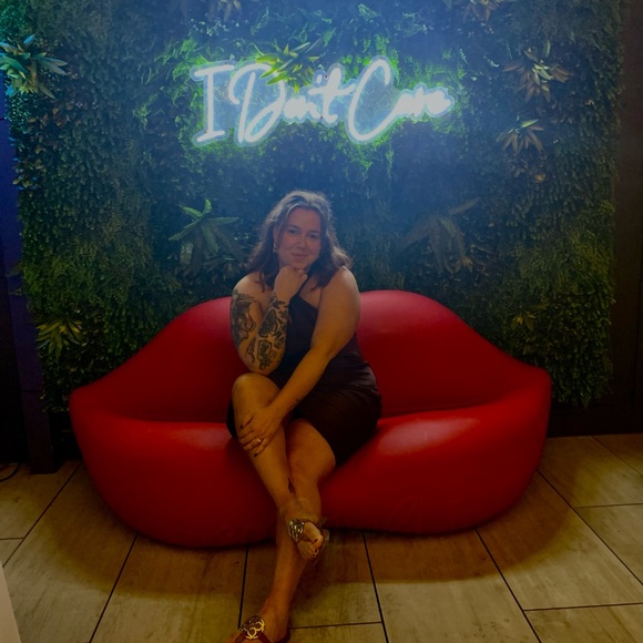 Meet your Posher, Danyele - Picture 3 of 7